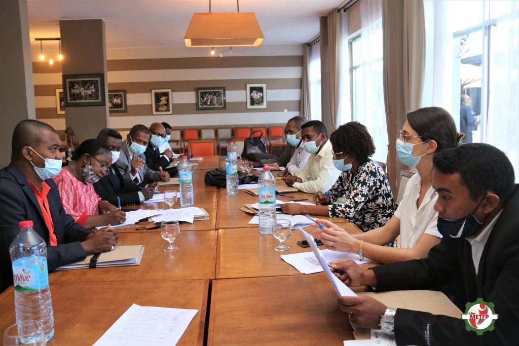 Efficacité énergetique : facteurs d’amélioration de la productivité dans l’industrie et de réduction des dépenses énergétiques dans les bâtiments tertiaires